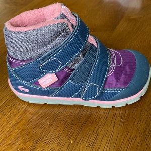 See Kai Run Atlas waterproof boots Size 8